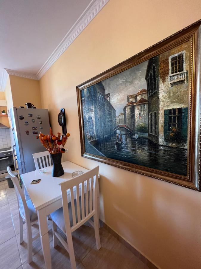 City Center Apartment In Shkodër Eksteriør bilde